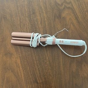 Double Ceramic Triple Barrel Waver, never used